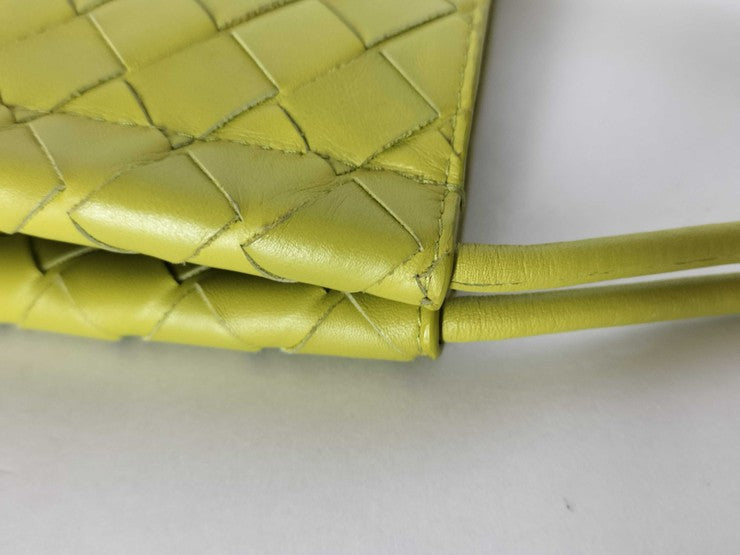 BOTTEGA VENETA ボッテガヴェネタ ショルダーバッグ イントレチャート MINI THE KNOT ミニ ザ ノット 639293 イエローグリーン ラムスキン レディース ノット