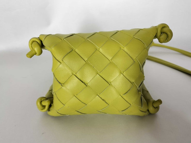 BOTTEGA VENETA ボッテガヴェネタ ショルダーバッグ イントレチャート MINI THE KNOT ミニ ザ ノット 639293 イエローグリーン ラムスキン レディース ノット