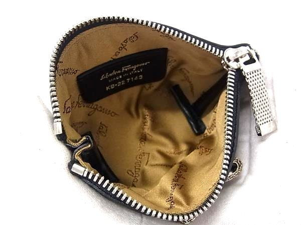 Salvatore Ferragamo フェラガモ コインケース ヴァラ メタルリボン KB-22 7143 ブラック系 レザー レディース 小銭入れ ポーチ シルバー金具 超美品