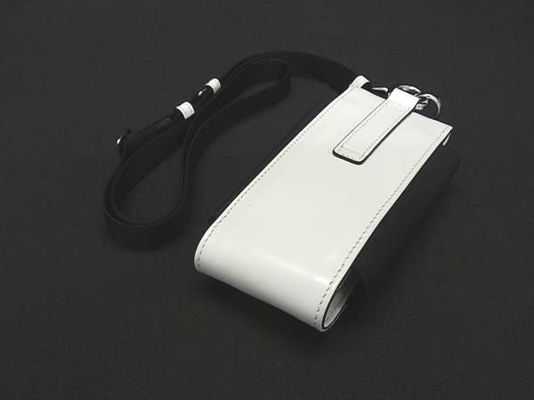 PRADA プラダ モバイルケース スマートフォンケース 2ZT036 BIANCO系 ブラッシュドレザー ユニセックス シルバー金具 トライアングルロゴ ネックポーチ 美品