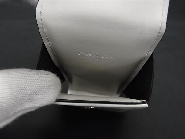 PRADA プラダ モバイルケース スマートフォンケース 2ZT036 BIANCO系 ブラッシュドレザー ユニセックス シルバー金具 トライアングルロゴ ネックポーチ 美品