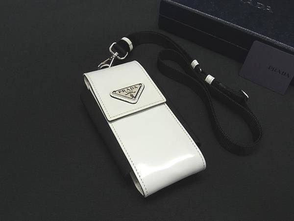 PRADA プラダ モバイルケース スマートフォンケース 2ZT036 BIANCO系 ブラッシュドレザー ユニセックス シルバー金具 トライアングルロゴ ネックポーチ 美品