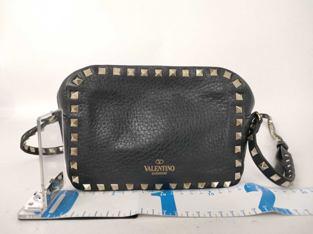 Valentino Garavani ヴァレンチノ ガラヴァーニ ショルダーバッグ ロックスタッズ スモール カメラバッグ ブラック系 レザー レディース シルバー金具 美品