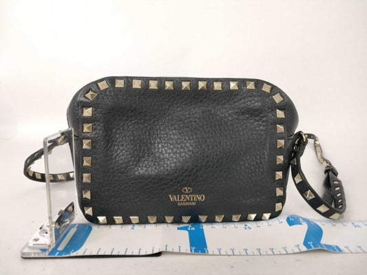 Valentino Garavani ヴァレンチノ ガラヴァーニ ショルダーバッグ ロックスタッズ スモール カメラバッグ ブラック系 レザー レディース シルバー金具 美品