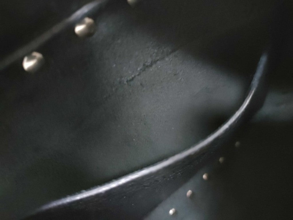 Valentino Garavani ヴァレンチノ ガラヴァーニ ショルダーバッグ ロックスタッズ スモール カメラバッグ ブラック系 レザー レディース シルバー金具 美品