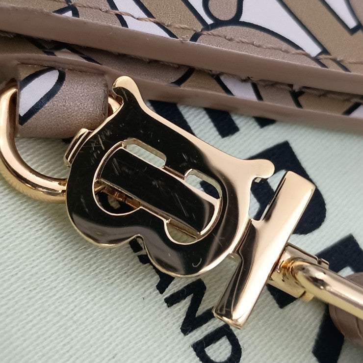 BURBERRY バーバリー セカンドバッグ モノグラムプリント Eキャンバス ストラップ クラッチバッグ 8014975 ベージュ系 Eキャンバス ユニセックス TBモノグラム リストレット ゴールド金具 美品