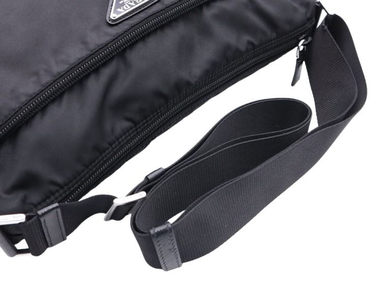 PRADA プラダ ショルダーバッグ VELA 1BC421 ブラック系 ナイロン サフィアーノレザー ユニセックス シルバー金具 三角ロゴプレート メッセンジャーバッグ 美品
