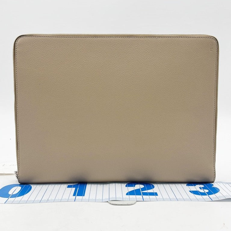 FENDI フェンディ クラッチバッグ 7N0167 ベージュ系 レザー ユニセックス シルバー金具 新品未使用展示品