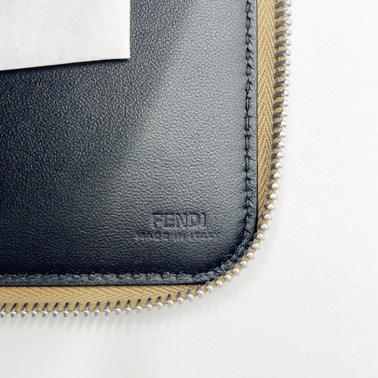 FENDI フェンディ クラッチバッグ 7N0167 ベージュ系 レザー ユニセックス シルバー金具 新品未使用展示品
