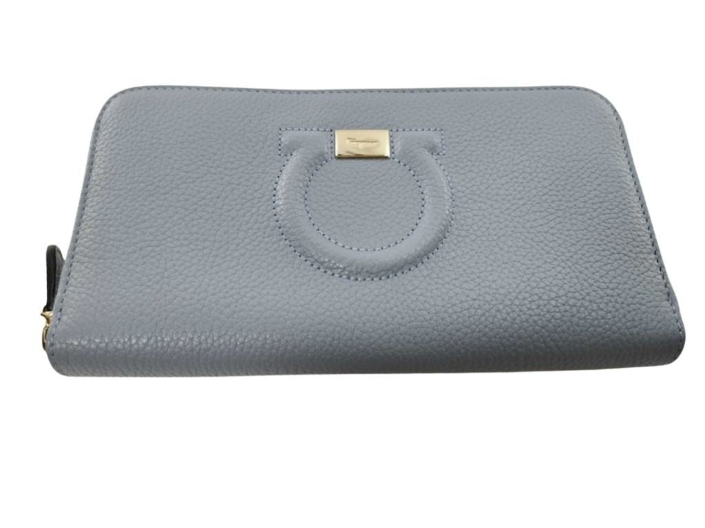 Salvatore Ferragamo フェラガモ 長財布 ガンチーニ IY-22 C843 ブルー系 レザー レディース ラウンドファスナー ゴールド金具 超美品