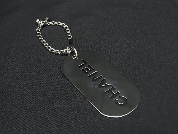 CHANEL シャネル キーホルダー ロゴ プレート バッグチャーム シルバー系 メタル ユニセックス 04V 美品