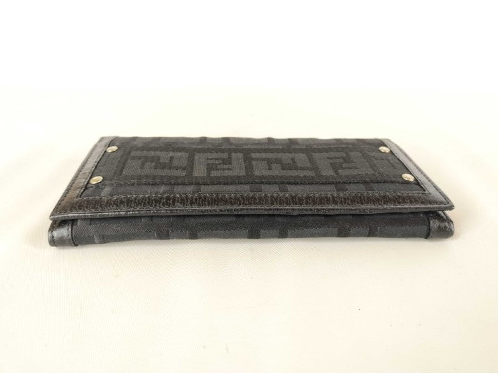 FENDI フェンディ 長財布 ズッカ 8M0179 ブラック系 キャンバス レザー ユニセックス 二つ折り シルバー金具 美品