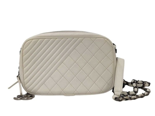 CHANEL シャネル ショルダーバッグ ボーイシャネル カメラバッグ ホワイト系 ラムスキン レディース マトラッセ キルティング ココマーク チェーン ガンメタ金具 ココボーイ 美品