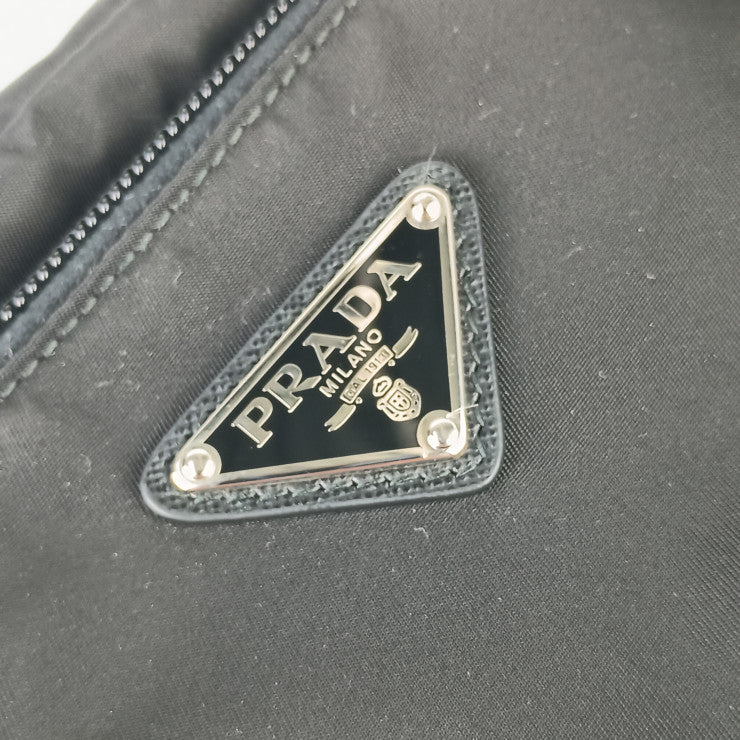 PRADA プラダ クラッチバッグ トライアングルロゴ 2NA029 ブラック系 Re-Nylon メンズ セカンドバッグ トライアングルロゴ シルバー金具 美品