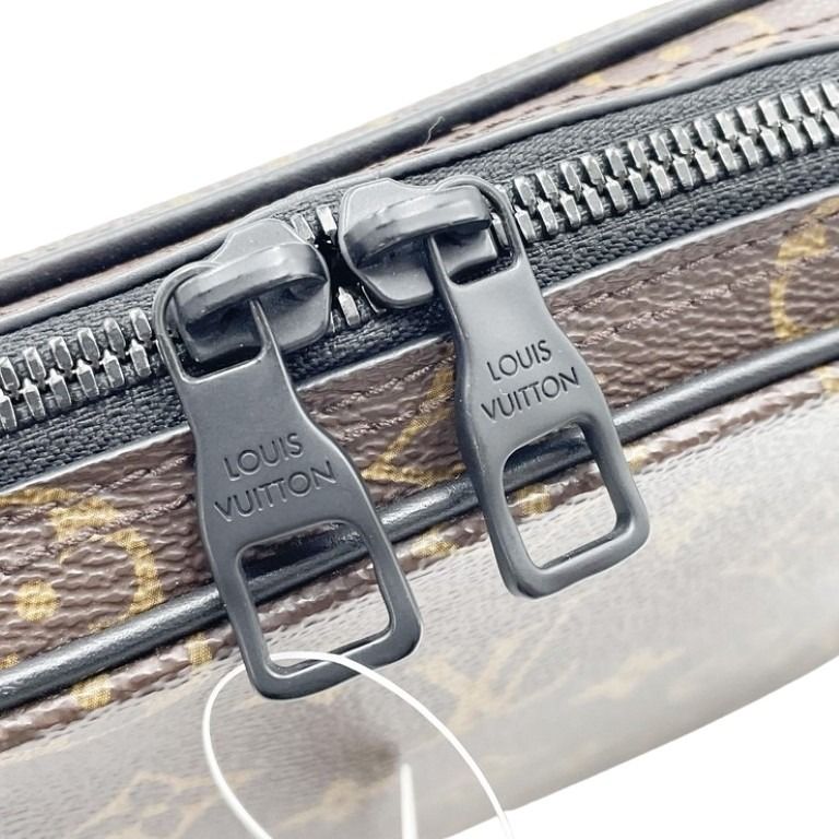 LOUIS VUITTON ルイヴィトン ショルダーバッグ ユティリティ･フロントバッグ M44468 ブラウン ブラック系 モノグラム メンズ 美品