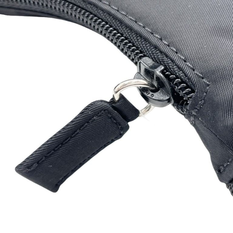 PRADA プラダ ハンドバッグ トライアングルロゴ MV519 ブラック系 ナイロン レディース 白タグ シルバー金具 美品