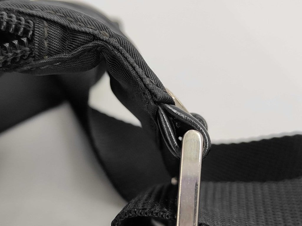 PRADA プラダ ショルダーバッグ トライアングルロゴ BT0520 ブラック系 ナイロン ユニセックス シルバー金具 美品