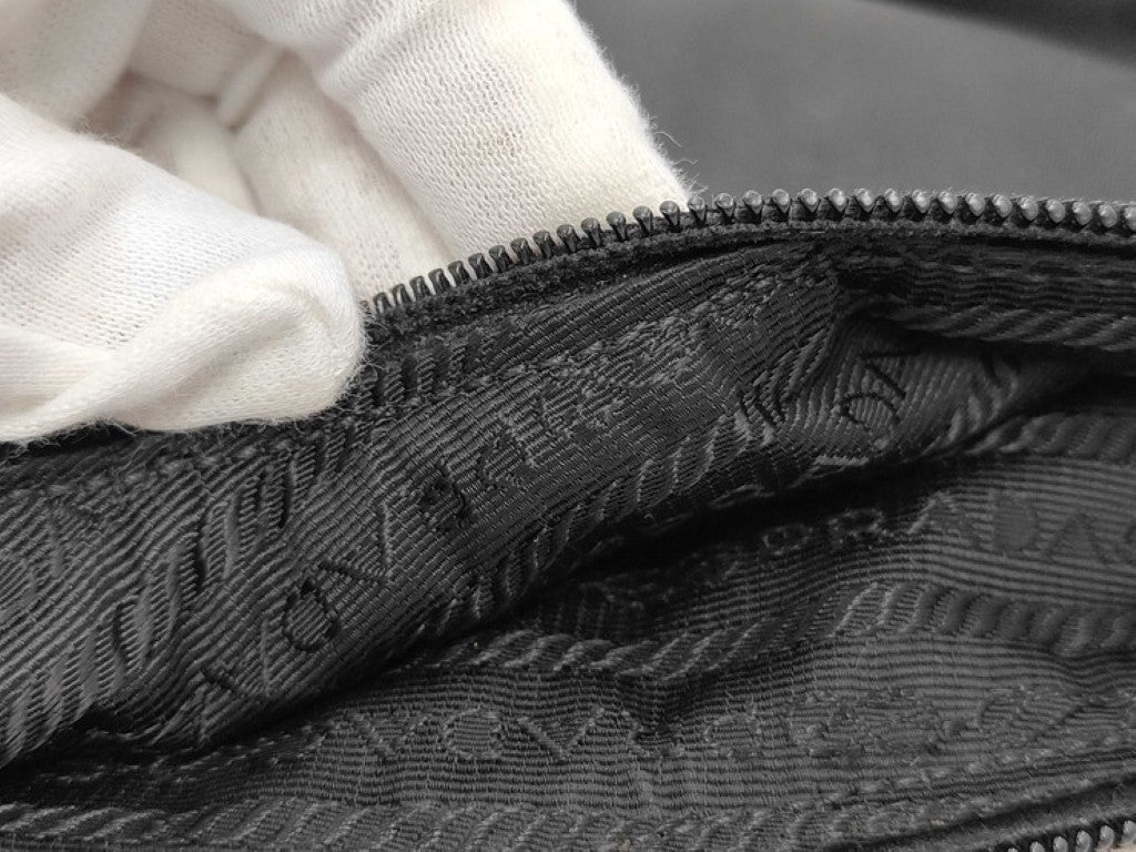 PRADA プラダ ショルダーバッグ トライアングルロゴ BT0520 ブラック系 ナイロン ユニセックス シルバー金具 美品