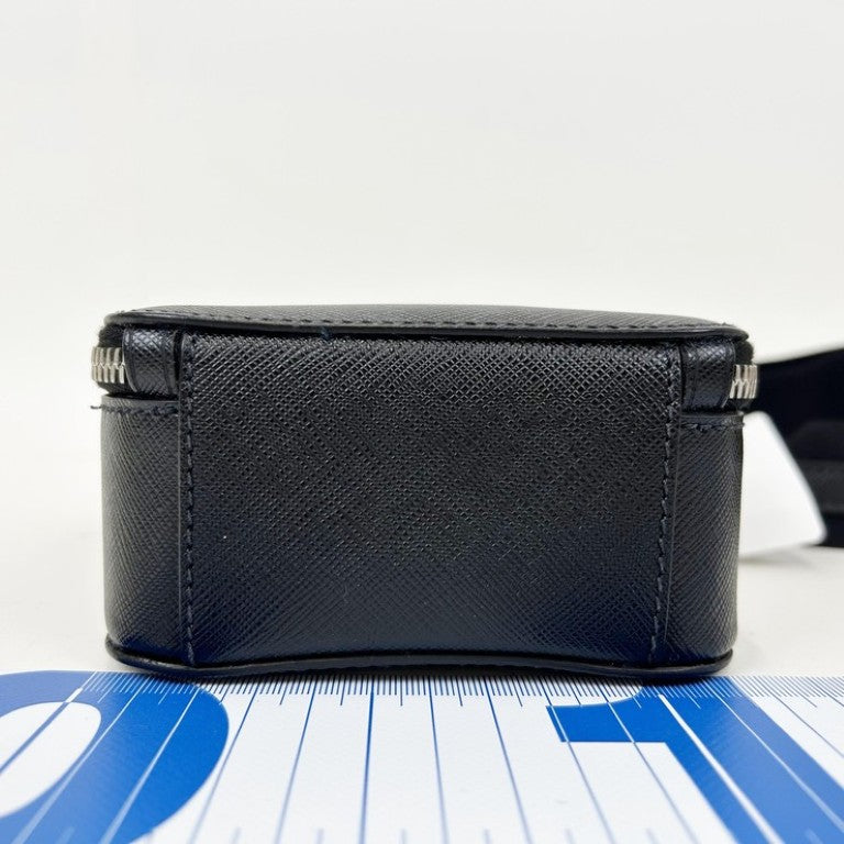 PRADA プラダ ショルダーバッグ トライアングルロゴ 2VH067 ブラック系 サフィアーノ ユニセックス 白タグ シルバー金具 美品