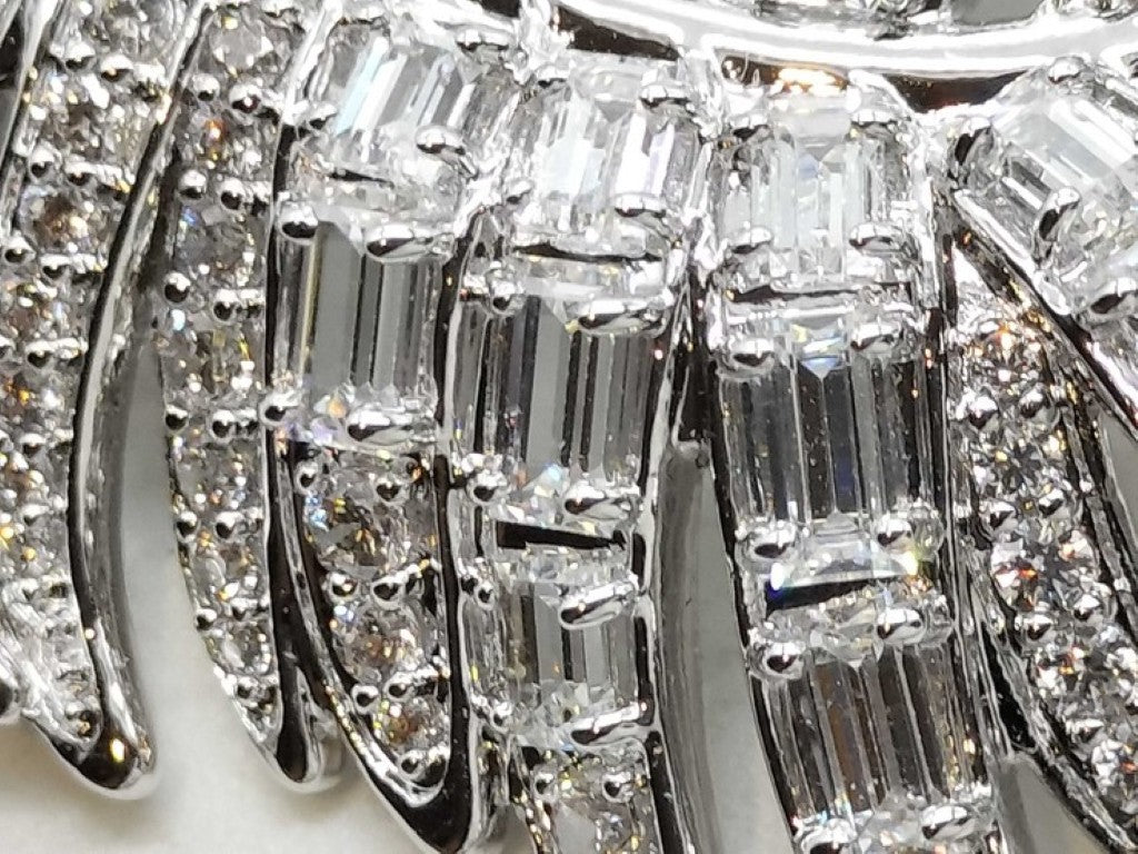 SWAROVSKI スワロフスキー ブローチ Vienna 5741558 シルバー系 メタル クリスタル キュービックジルコニア レディース フェザーモチーフ 新品未使用展示品