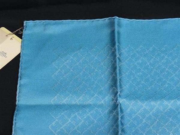 HERMES エルメス ハンカチーフ ポケットチーフ 498993T07 ライトブルー シルク100% ユニセックス 新古未使用展示品