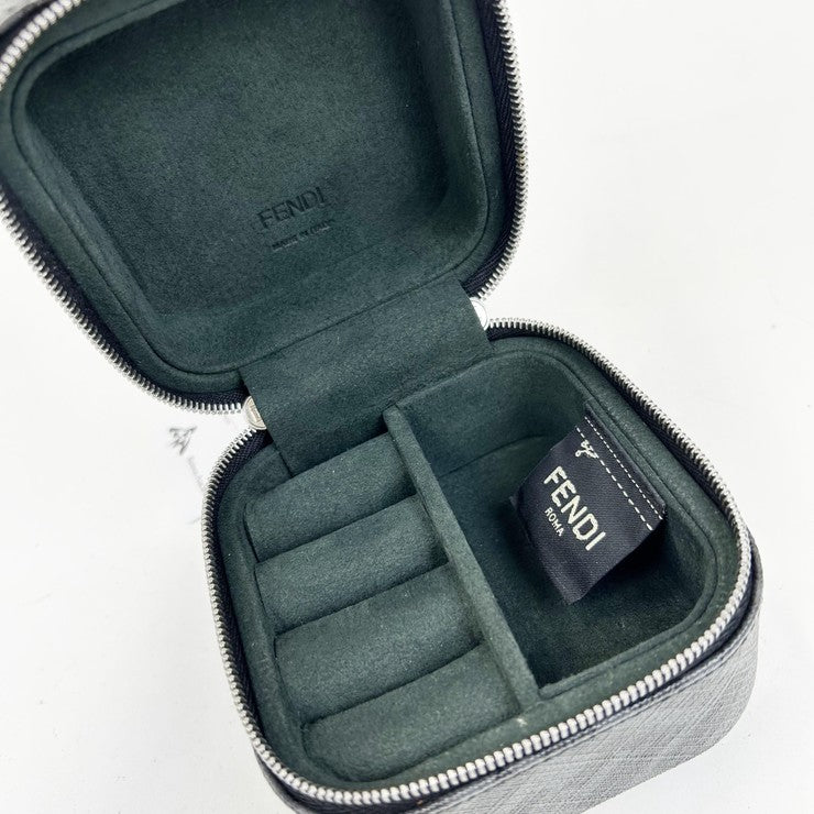 FENDI フェンディ ジュエリーボックス カフリンクス ホルダー 7AS074 A8V3 ブラック / グレー PVC レザー メンズ ズッカ柄 カフスケース シルバー金具 超美品