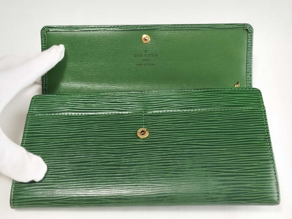 LOUIS VUITTON ルイヴィトン 長財布 ポシェット・ポルトモネ・クレディ M63574 ボルネオグリーン系 エピ レディース 二つ折り ゴールド金具 美品