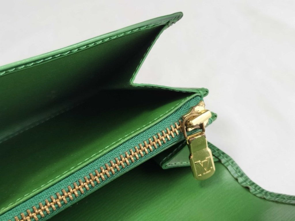 LOUIS VUITTON ルイヴィトン 長財布 ポシェット・ポルトモネ・クレディ M63574 ボルネオグリーン系 エピ レディース 二つ折り ゴールド金具 美品