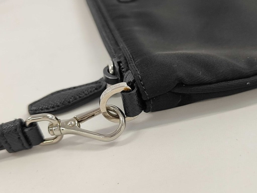 PRADA プラダ クラッチバッグ トライアングルロゴ 1NI545 ブラック系 ナイロン レディース 白タグ シルバー金具 美品