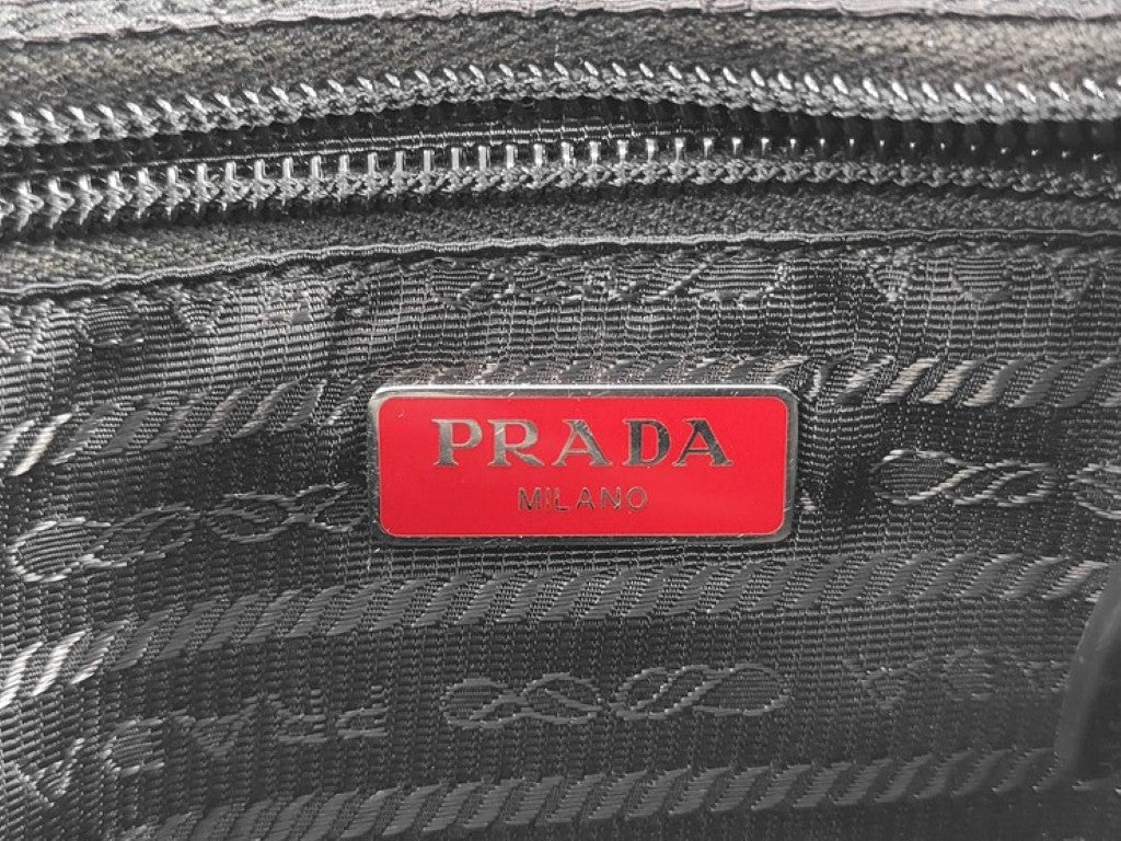 PRADA プラダ クラッチバッグ トライアングルロゴ 1NI545 ブラック系 ナイロン レディース 白タグ シルバー金具 美品