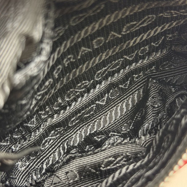 PRADA プラダ ポーチ Re-Nylon アームポーチ 2TT095 レッド ブラック系 テスートナイロン ユニセックス トライアングルロゴ シルバー金具 超美品