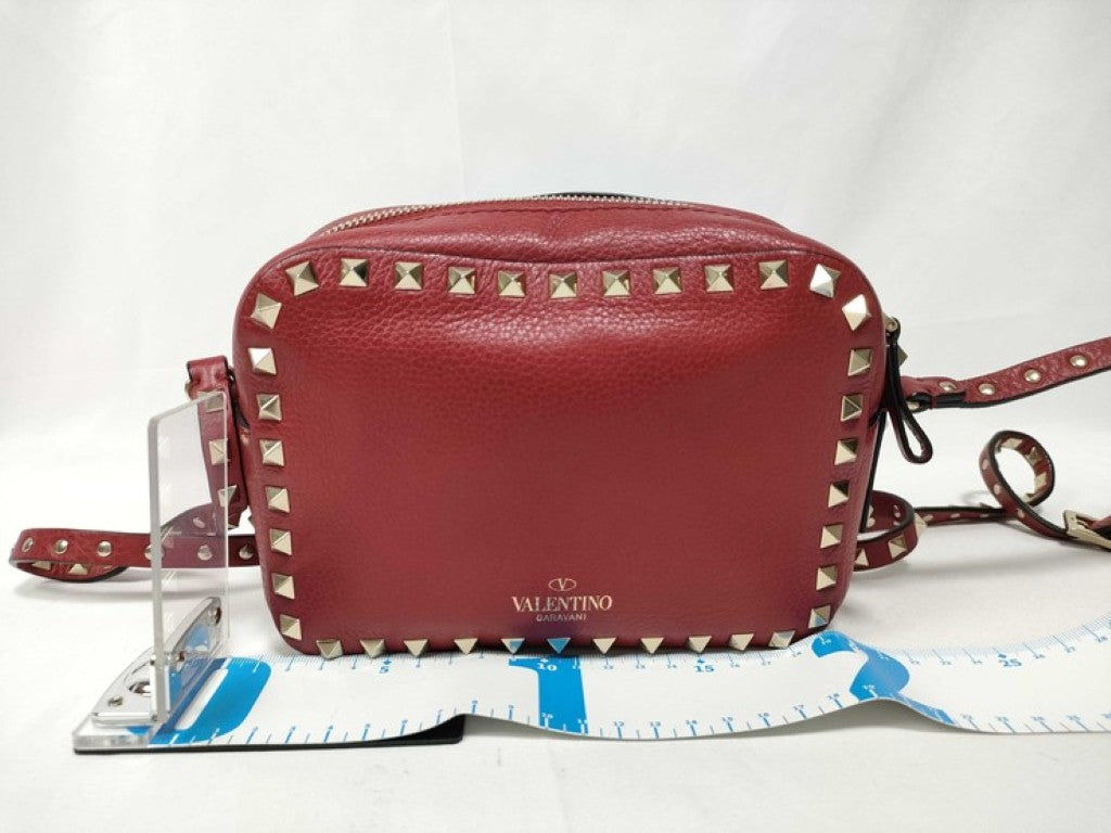 Valentino Garavani ヴァレンチノ ガラヴァーニ ショルダーバッグ ロックスタッズ スモール カメラバッグ PW2B0809VSF レッド系 レザー レディース ゴールド金具 美品
