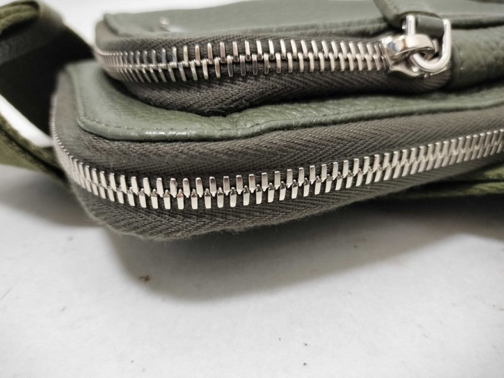 PRADA プラダ ショルダーバッグ トライアングルロゴ 2ZH195 カーキ系 レザー ユニセックス スマートフォンケース シルバー金具 美品
