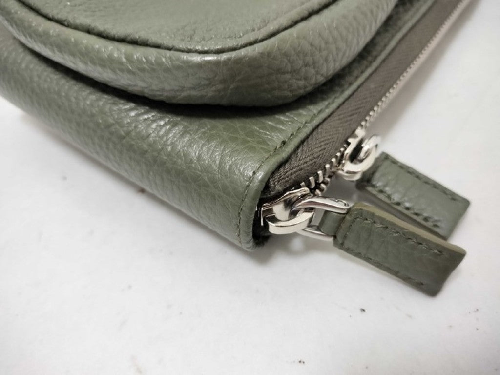 PRADA プラダ ショルダーバッグ トライアングルロゴ 2ZH195 カーキ系 レザー ユニセックス スマートフォンケース シルバー金具 美品