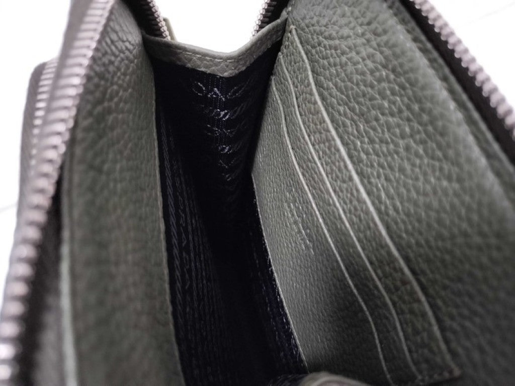 PRADA プラダ ショルダーバッグ トライアングルロゴ 2ZH195 カーキ系 レザー ユニセックス スマートフォンケース シルバー金具 美品