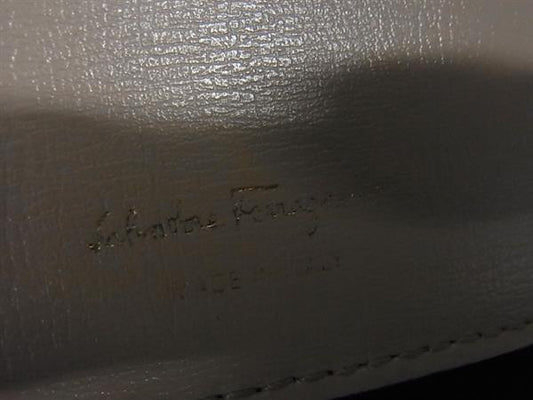 Salvatore Ferragamo フェラガモ 財布 ヴァラリボン JP22E009 レザー ベージュ レディース 二つ折り 財布 ゴールド金具 美品