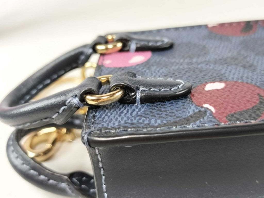 COACH コーチ キーホルダー ノースサウスミニトート シグネチャー CZ084 ブルー系 PVC レザー レディース バッグチャーム ゴールド金具 超美品