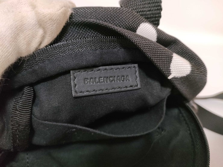 BALENCIAGA バレンシアガ ショルダーバッグ エクスプローラー 656060 ブラック ホワイト系 キャンバス レディース 水玉 ドット 美品