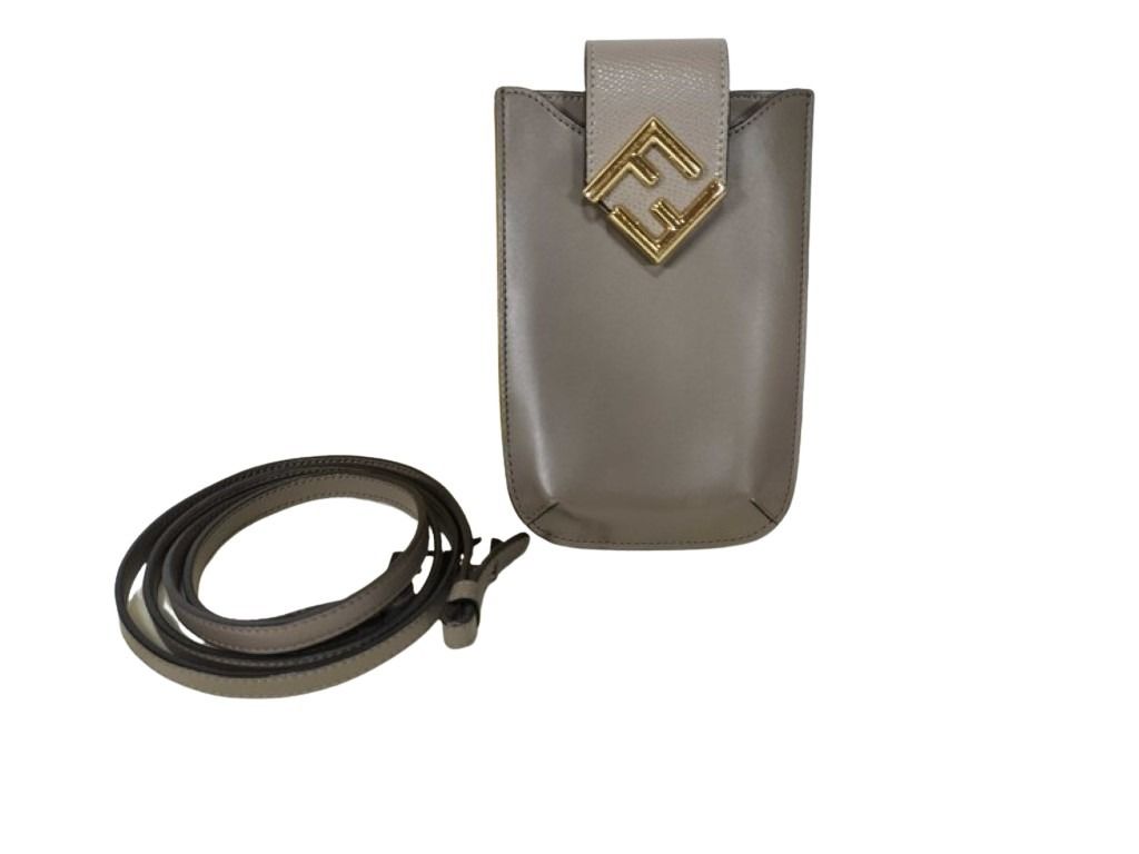 FENDI フェンディ ショルダーバッグ FFダイヤモンド フォンポーチ 7AS188 グレージュ系 レザー レディース スマホショルダー ゴールド金具 美品