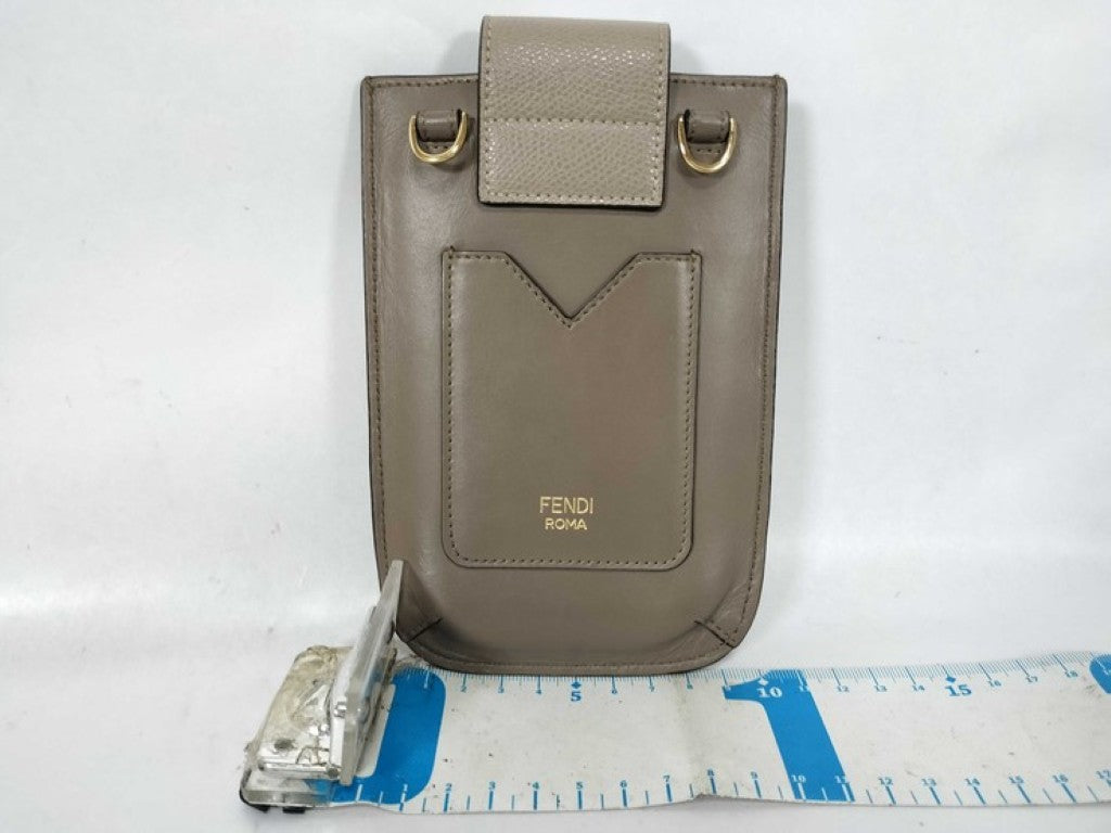 FENDI フェンディ ショルダーバッグ FFダイヤモンド フォンポーチ 7AS188 グレージュ系 レザー レディース スマホショルダー ゴールド金具 美品