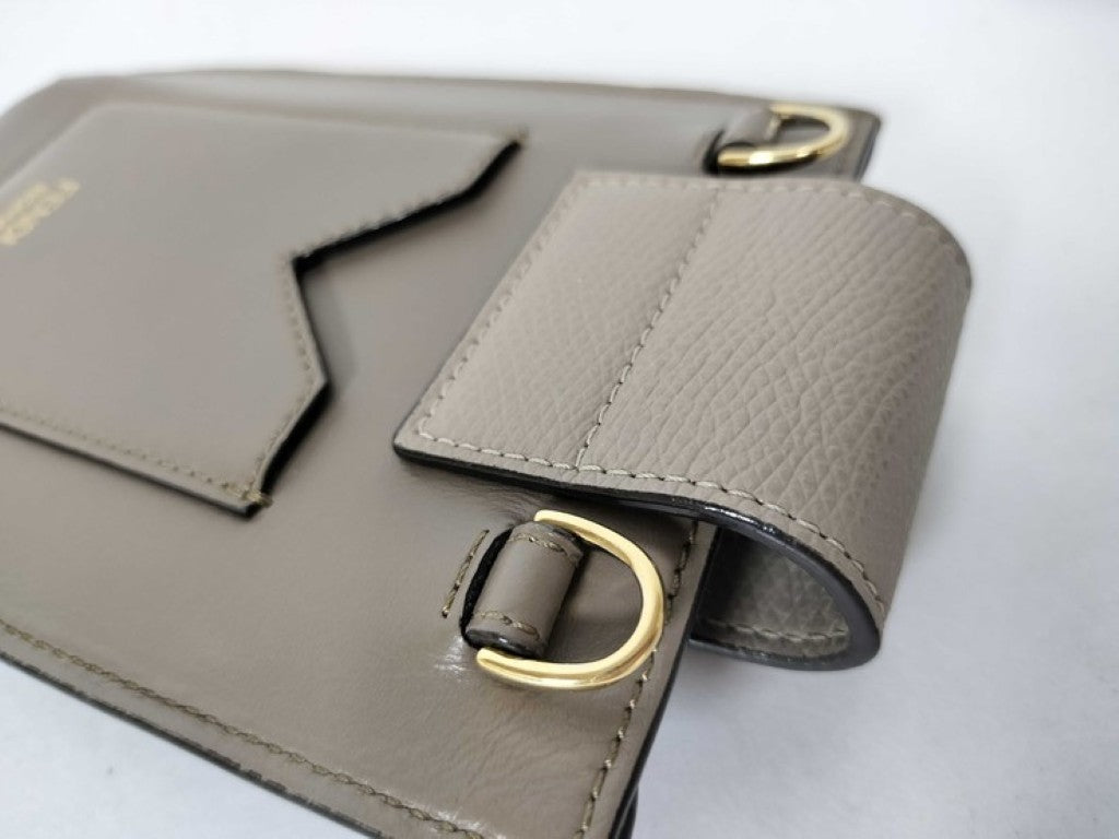 FENDI フェンディ ショルダーバッグ FFダイヤモンド フォンポーチ 7AS188 グレージュ系 レザー レディース スマホショルダー ゴールド金具 美品
