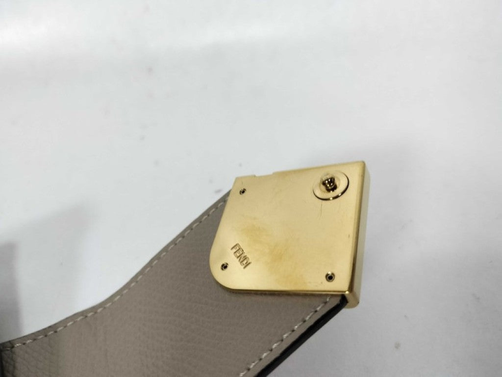 FENDI フェンディ ショルダーバッグ FFダイヤモンド フォンポーチ 7AS188 グレージュ系 レザー レディース スマホショルダー ゴールド金具 美品
