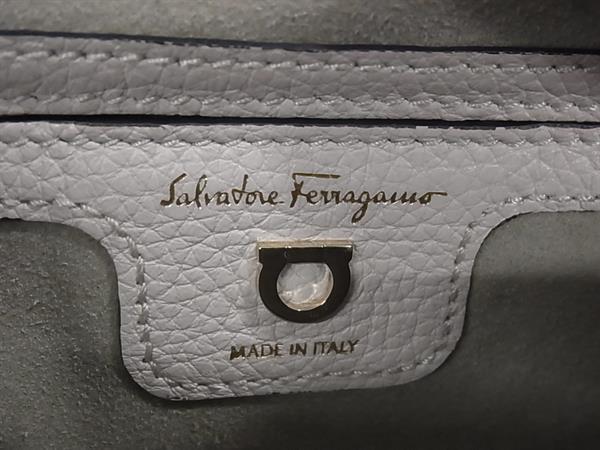 Salvatore Ferragamo フェラガモ ショルダーバッグ ガンチーニ AU21/H006 ピンクベージュ レザー レディース 美品