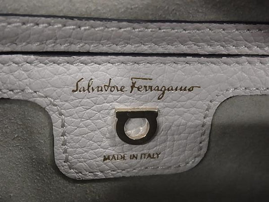 Salvatore Ferragamo フェラガモ ショルダーバッグ ガンチーニ AU21/H006 ピンクベージュ レザー レディース 美品