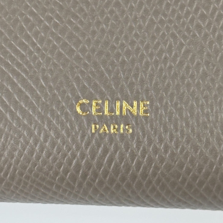 CELINE セリーヌ 二つ折り財布 MEDIUM STRAP WALLET ミディアム ストラップ ウォレット 10B643BFP グレージュ系 レザー レディース ゴールド金具 美品