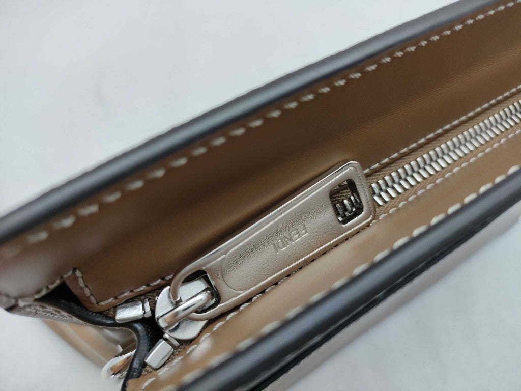 FENDI フェンディ クラッチバッグ ズッカ 7N0145 ブラウン PVC レザー メンズ シルバー金具 美品