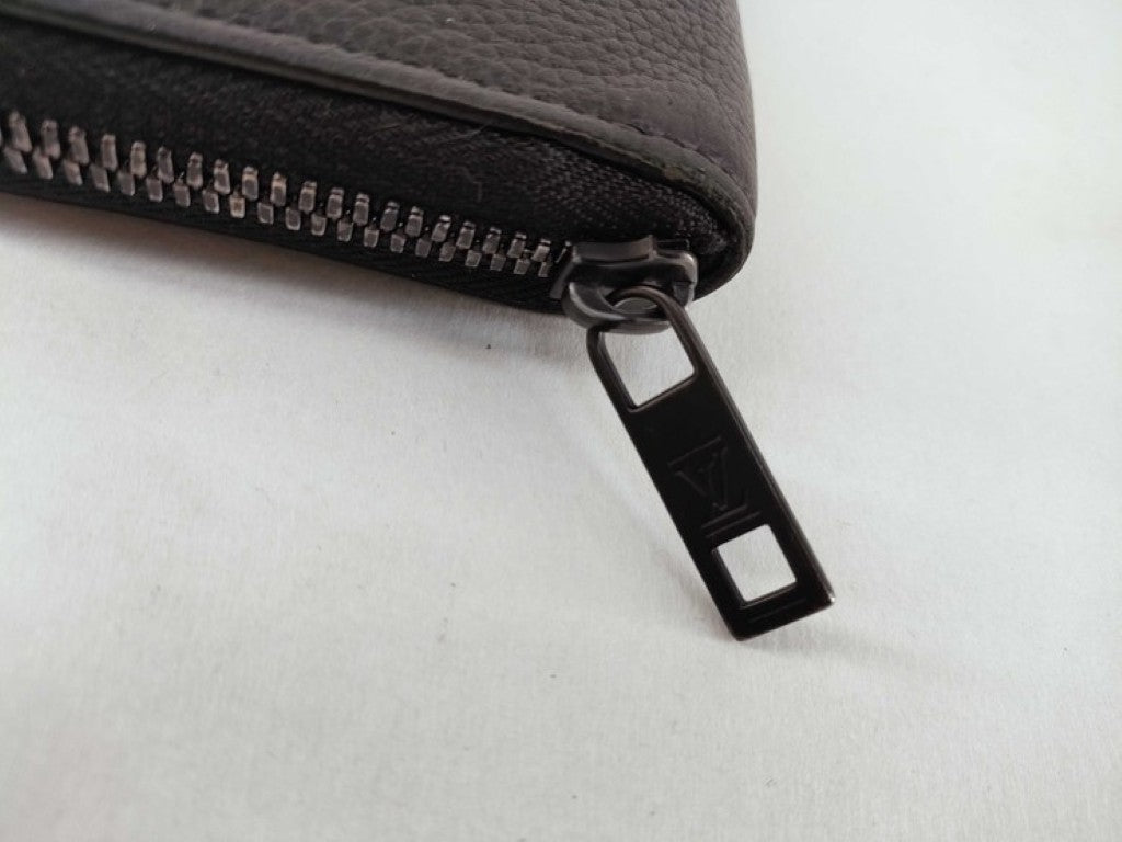 LOUIS VUITTON ルイヴィトン 長財布 アエログラム ジッピーウォレット ヴェルティカル M81743 ブラック系 レザー メンズ ラウンドファスナー シルバー金具 美品