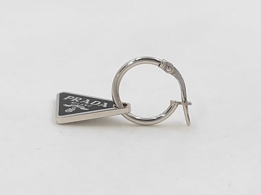 PRADA プラダ ピアス シンボル 左耳用 ペンダント ピアス 1JO977 ブラック シルバー系 SV925 レディース トライアングルロゴ 片耳 美品