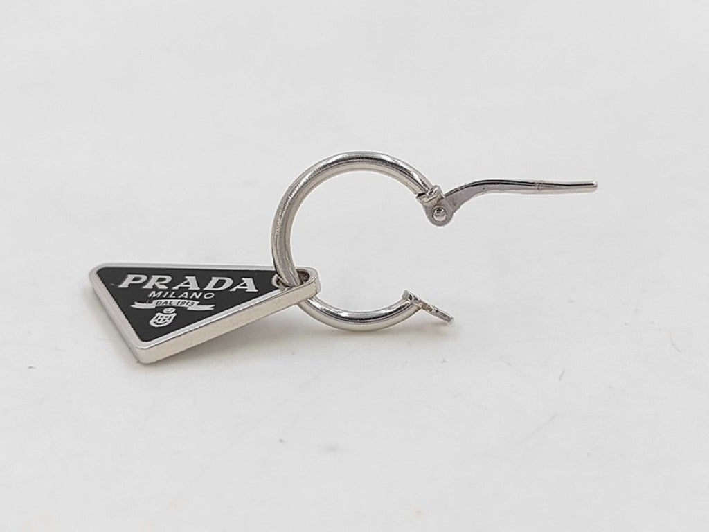 PRADA プラダ ピアス シンボル 左耳用 ペンダント ピアス 1JO977 ブラック シルバー系 SV925 レディース トライアングルロゴ 片耳 美品
