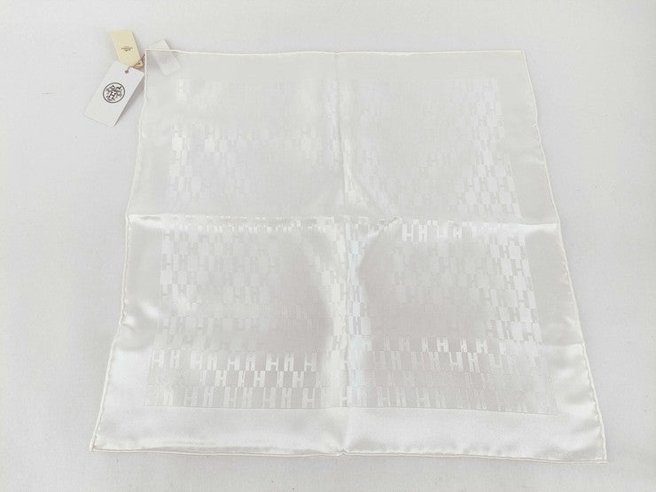 HERMES エルメス ハンカチーフ POCHETTE FACONNEE H GRAND H ポシェット ファソネH グランH 050575T Blanc（ホワイト）系 シルク100％ レディース ポケットチーフ スカーフ 新品未使用展示品